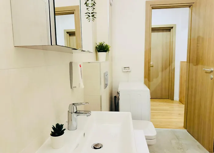 Exclusive 1br With Balcony On Splaiul Independentei * 부쿠레슈티