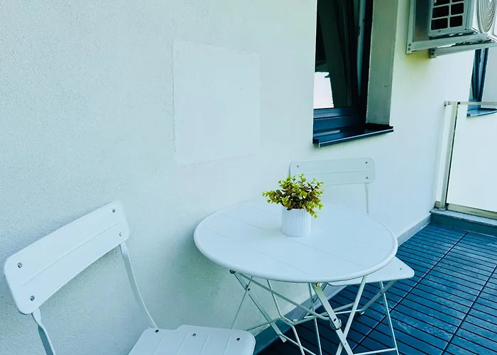 Exclusive 1br With Balcony On Splaiul Independentei דירה *